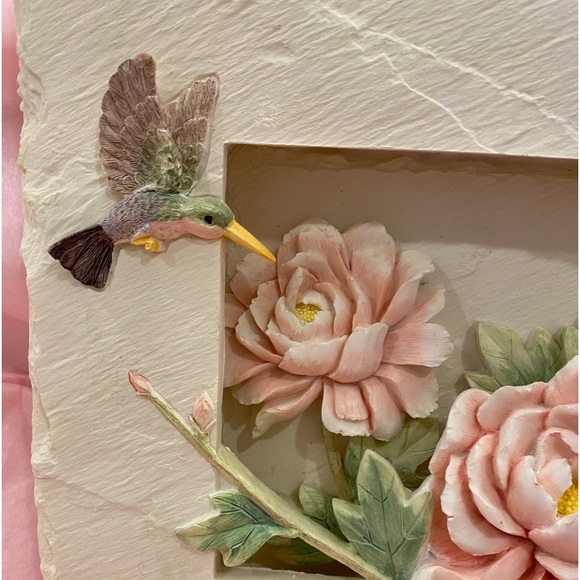 3D Plaster Picture of Flowers and Hummingbird - Picture 2 of 6